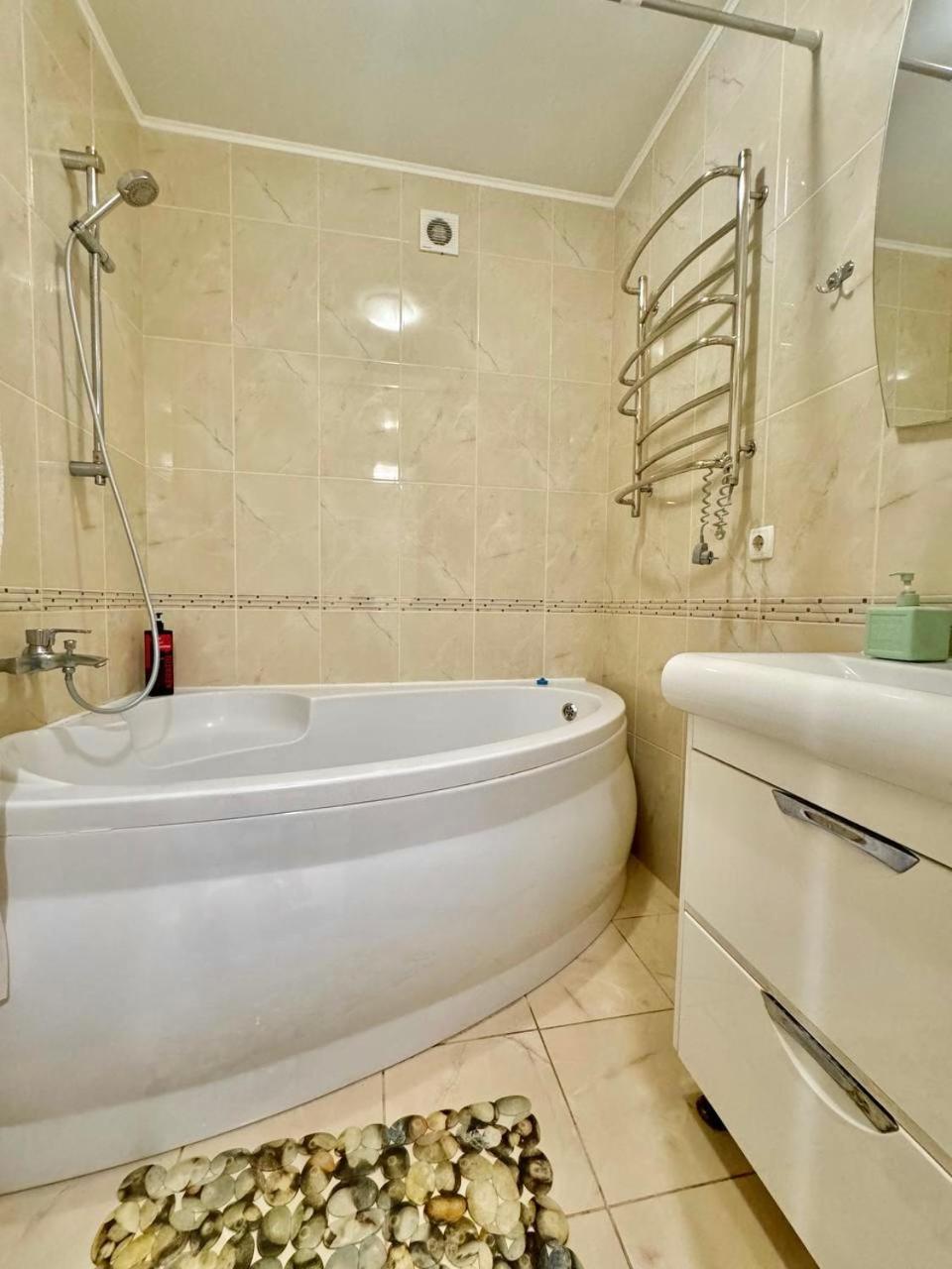 Apartpoltava Стильні Білосніжні Апартаменти, 2-Окремі Кімнати , Документи Для Відрядження , Банківський Чек エクステリア 写真